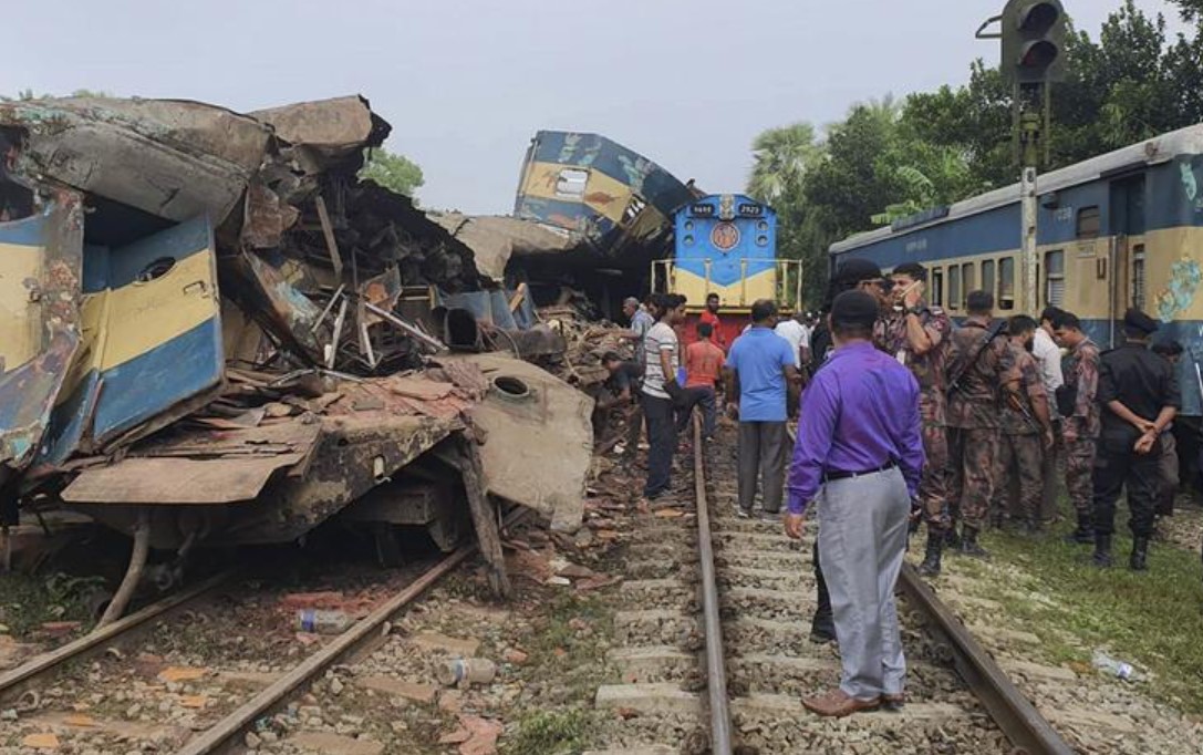 बंगलादेश रेल दुर्घटनामा मर्नेहरूको संख्या १५ पुग्यो